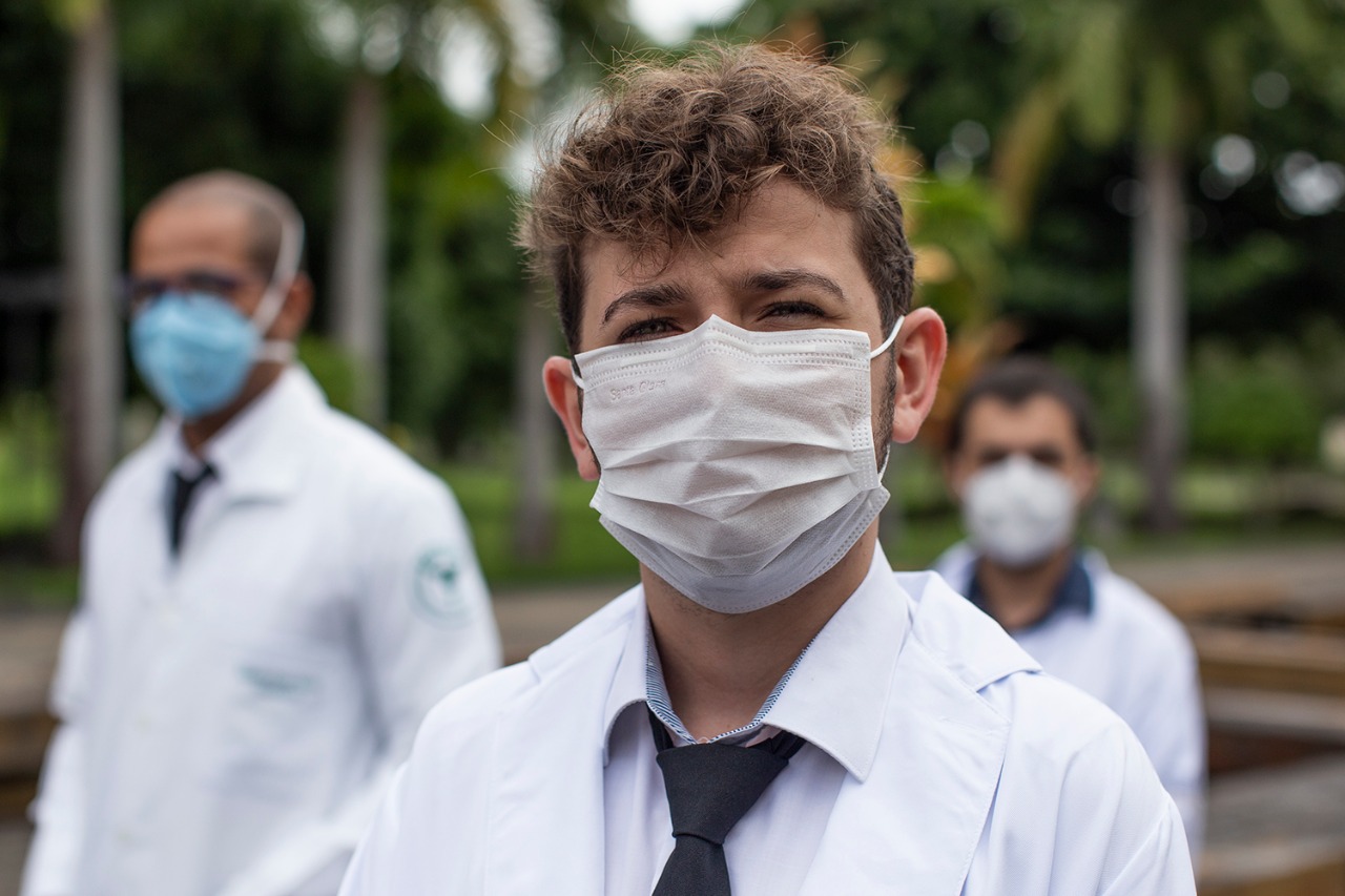 José Victor Teles, de apenas 20 anos, agora é um dos médicos mais jovens do Brasil